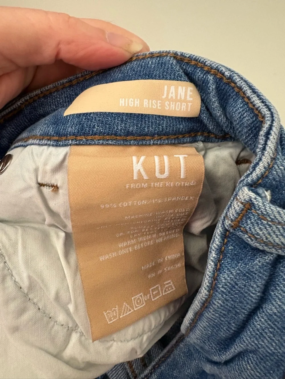 Kut from the Kloth - High Rise Jane Shorts - Size 8 - Picture 9 of 9